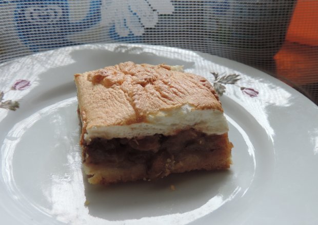 Fotografia przedstawiająca Ciasto z rabarbarem i truskawkami