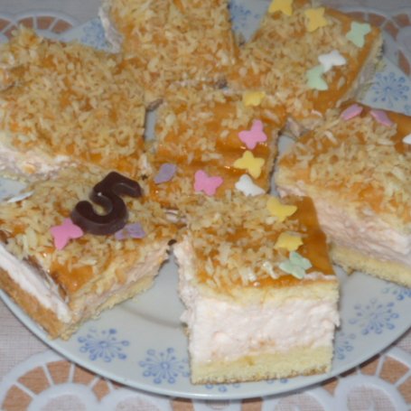 Krok 10 - Ciasto z różowym puchem foto