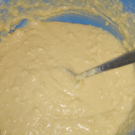 Krok 2 - Ciasto z truskawkami, serem i kruszonką foto