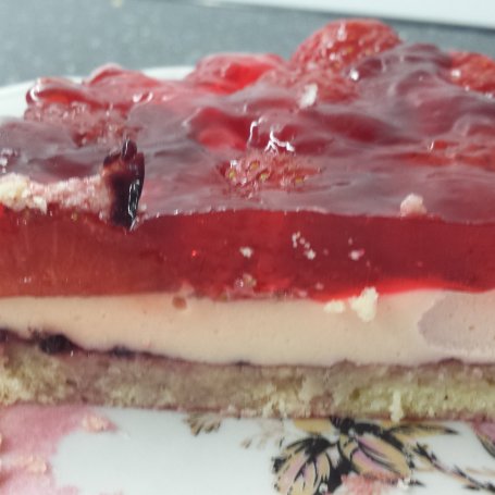 Krok 3 - Ciasto z truskawkami foto