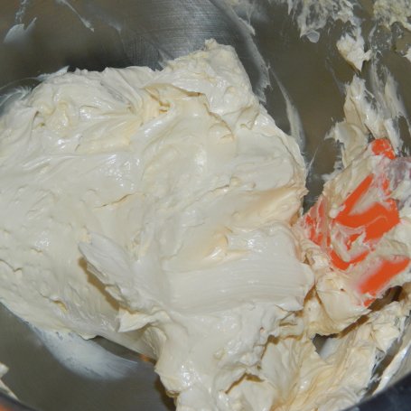 Krok 1 - Ciasto z wkładką serową i masą jajeczną foto