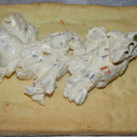 Krok 3 - Ciasto z wkładką serową i masą jajeczną foto
