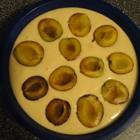 Krok 1 - Ciasto ze sliwkami i bezową pianką foto