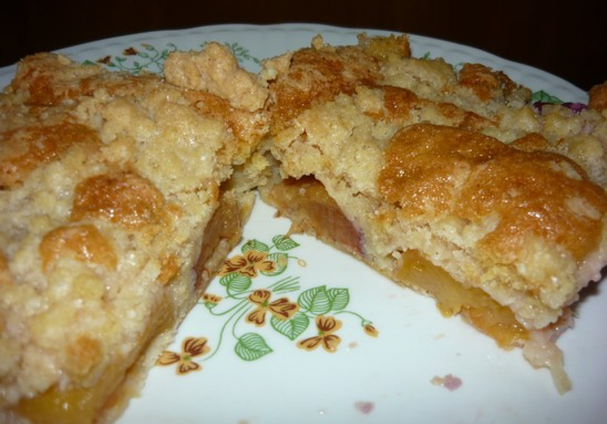 Ciasto ze śliwkami i cynamonową kruszonką foto