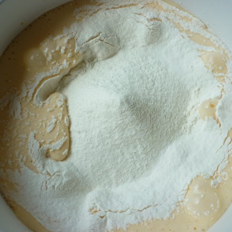 Krok 2 - Ciasto ze śliwkami i rabarbarem foto