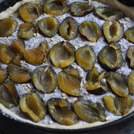 Krok 3 - Ciasto ze śliwkami i serem foto