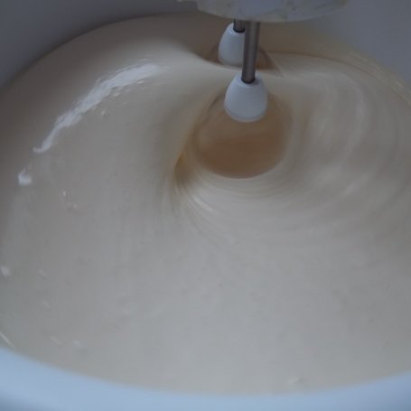 Krok 2 - Ciasto ze śliwkami foto