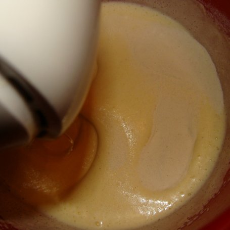 Krok 5 - Ciasto ze szpinakiem i białą czekoladą foto