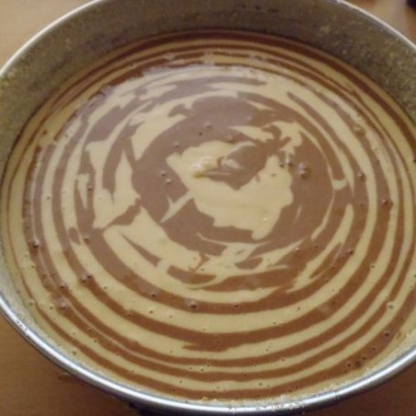 Krok 6 - Ciasto zebra z colą i polewą czekoladową foto