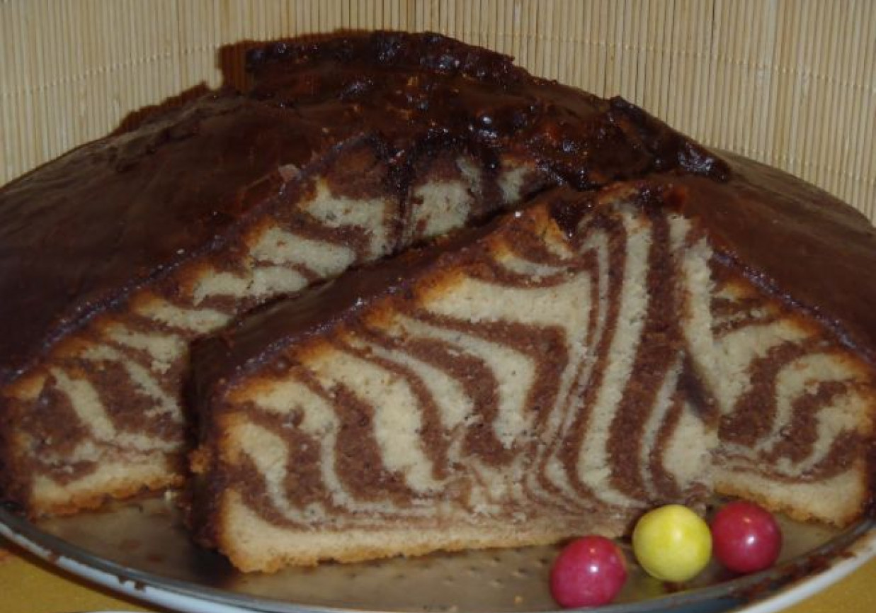 Ciasto zebra z colą i polewą czekoladową foto