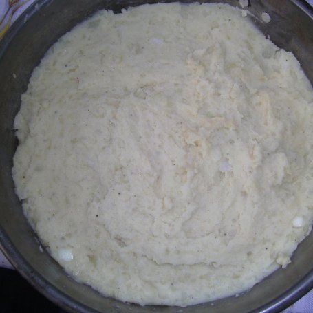 Krok 3 - Ciasto ziemniaczane z serem i papryką foto