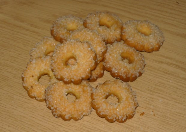 Fotografia przedstawiająca Ciateczka z cukrem i dziurką