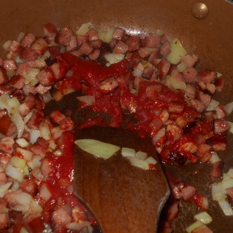 Krok 5 - Ciecierzyca w sosie pomidorowym foto
