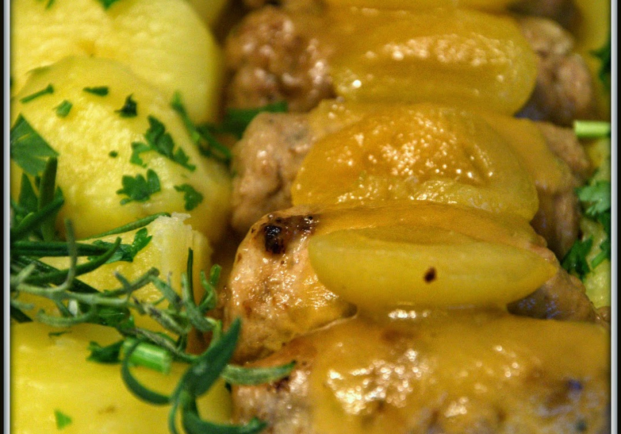 Cielęcina z serem camembert w sosie morelowym foto