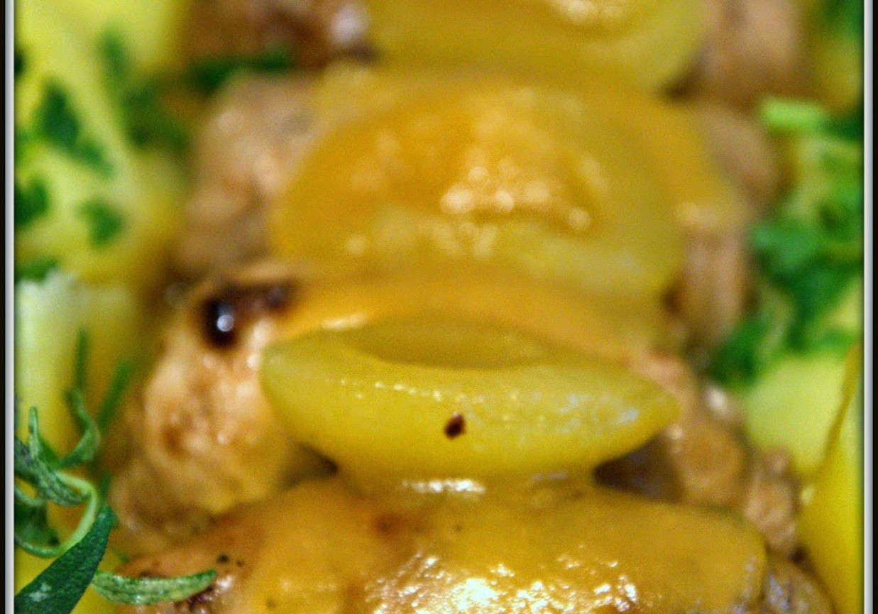 Cielęcina z serem camembert w sosie morelowym foto