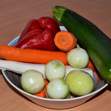 Krok 1 - Cielęcina z warzywami w garnku rzymskim foto
