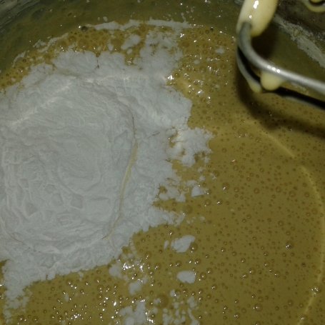 Krok 3 - Ciemna babka z kandyzowanymi owocami foto