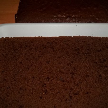 Krok 7 - Ciemne ciasto z kremem i wiórkami foto