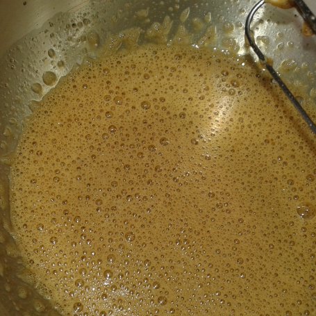 Krok 2 - Ciemne piaskowe babeczki o smaku amaretto z płatkami migdałowymi foto