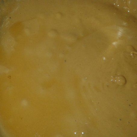Krok 4 - Ciemne piaskowe babeczki o smaku amaretto z płatkami migdałowymi foto