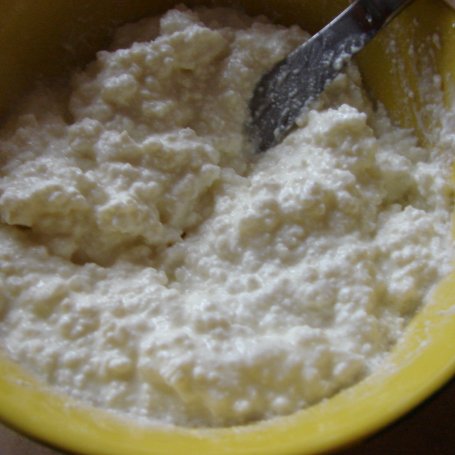 Krok 4 - Ciemny makaron z chudym serem foto