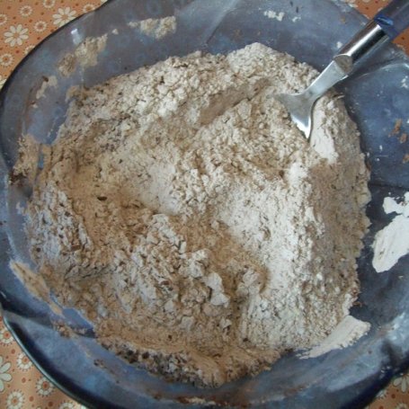 Krok 2 - Ciemny placek bananowy foto