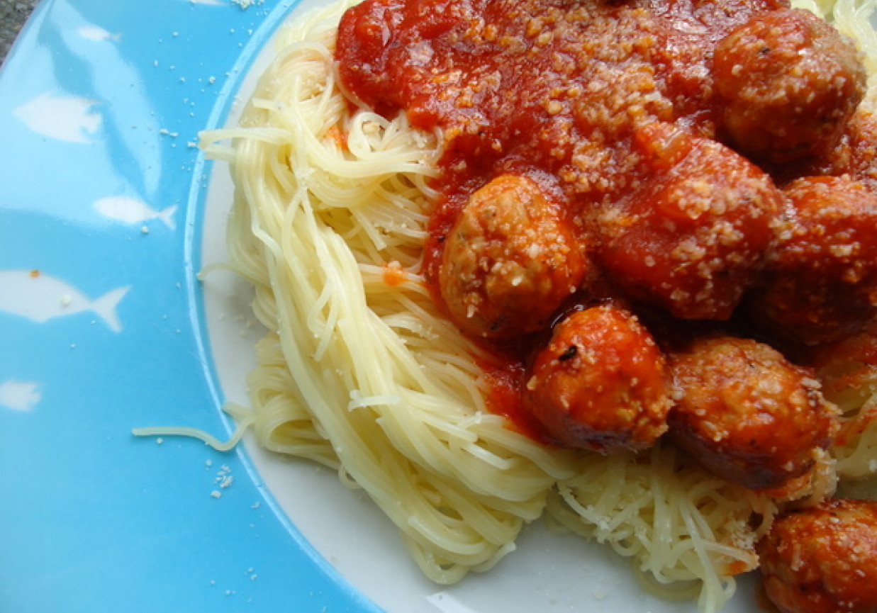 Cieniutkie spaghetti z pulpecikami foto