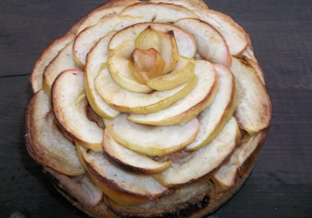 cisto bananowe z jabłkami (ciasto róża) foto