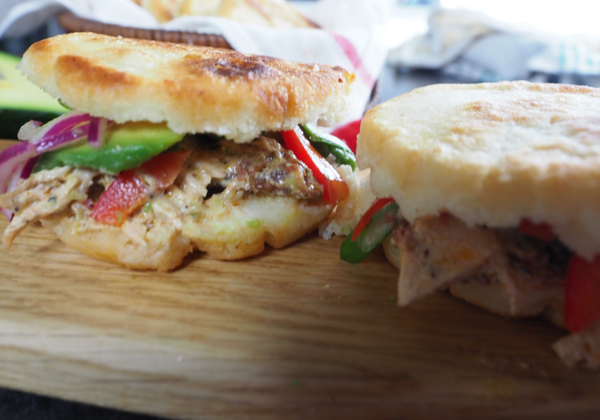 Co na obiad: Arepas z kurczakiem wg Piotra Ogińskiego foto