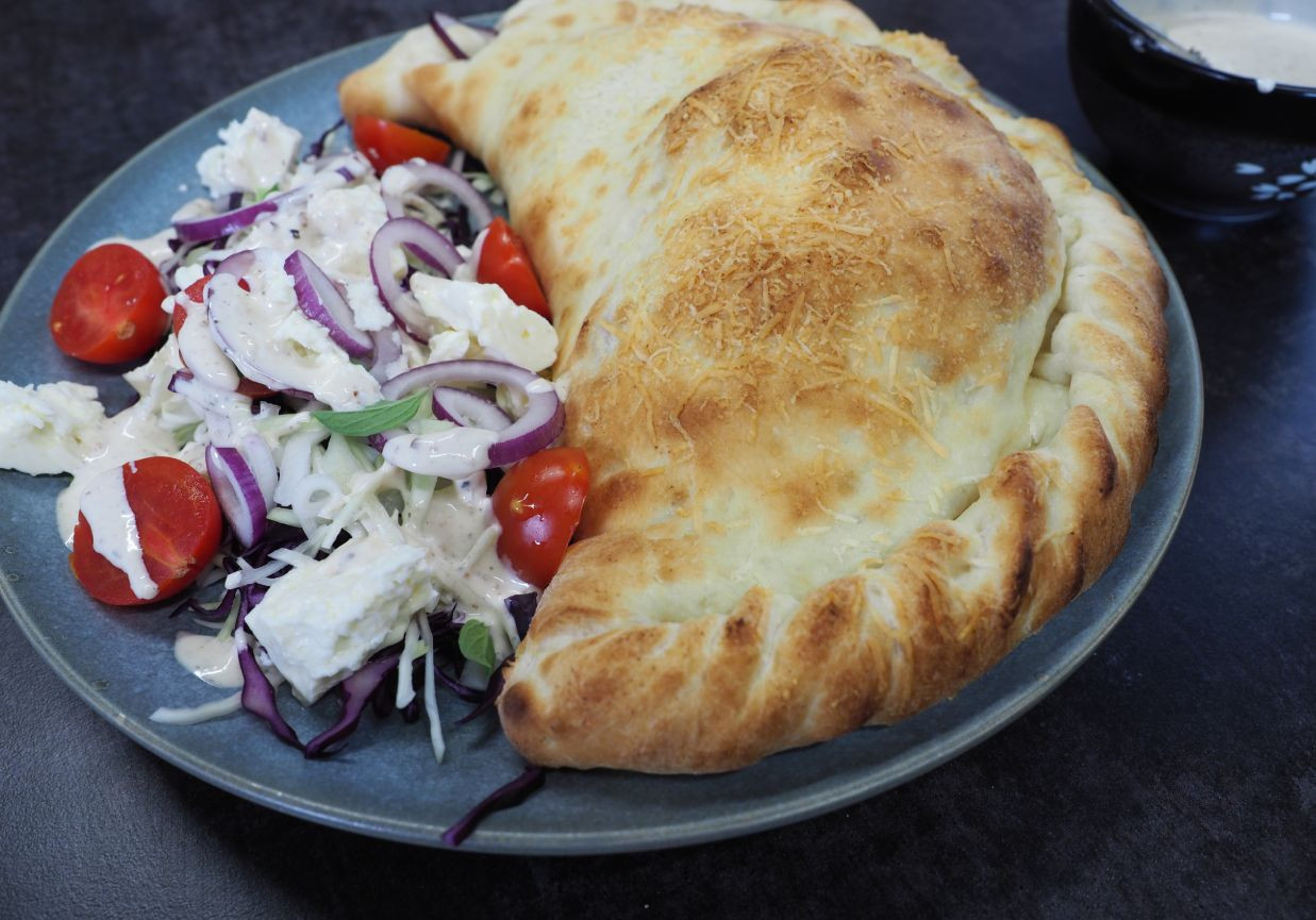 Co na obiad: Calzone z nadzieniem kebabowym wg Piotra Ogińskiego foto