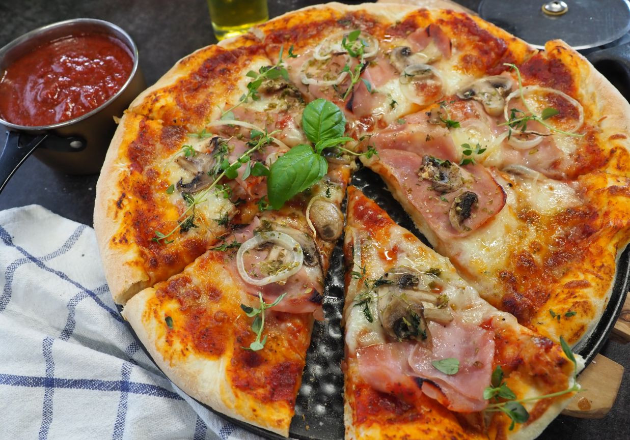 Co na obiad: Pizza capricciosa wg Piotra Ogińskiego foto