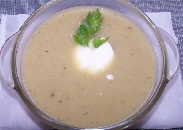 Fotografia przedstawiająca Co zrobić z nadmiarem selera naciowego, czyli smaczna zupa krem :)