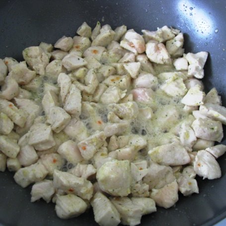Krok 1 - Conchiglioni ze szpinakiem i kurczakiem w sosie serowym foto