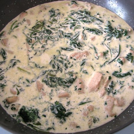 Krok 3 - Conchiglioni ze szpinakiem i kurczakiem w sosie serowym foto