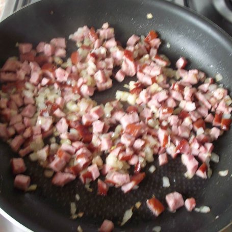 Krok 2 - Coquillette z kiełbasą i szpinakiem foto