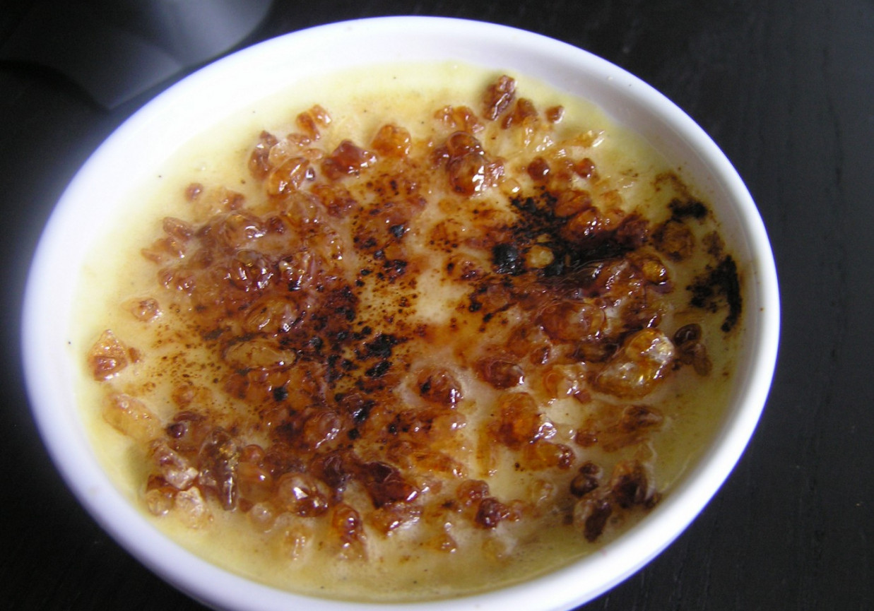 Crème brûlée z migdałami foto