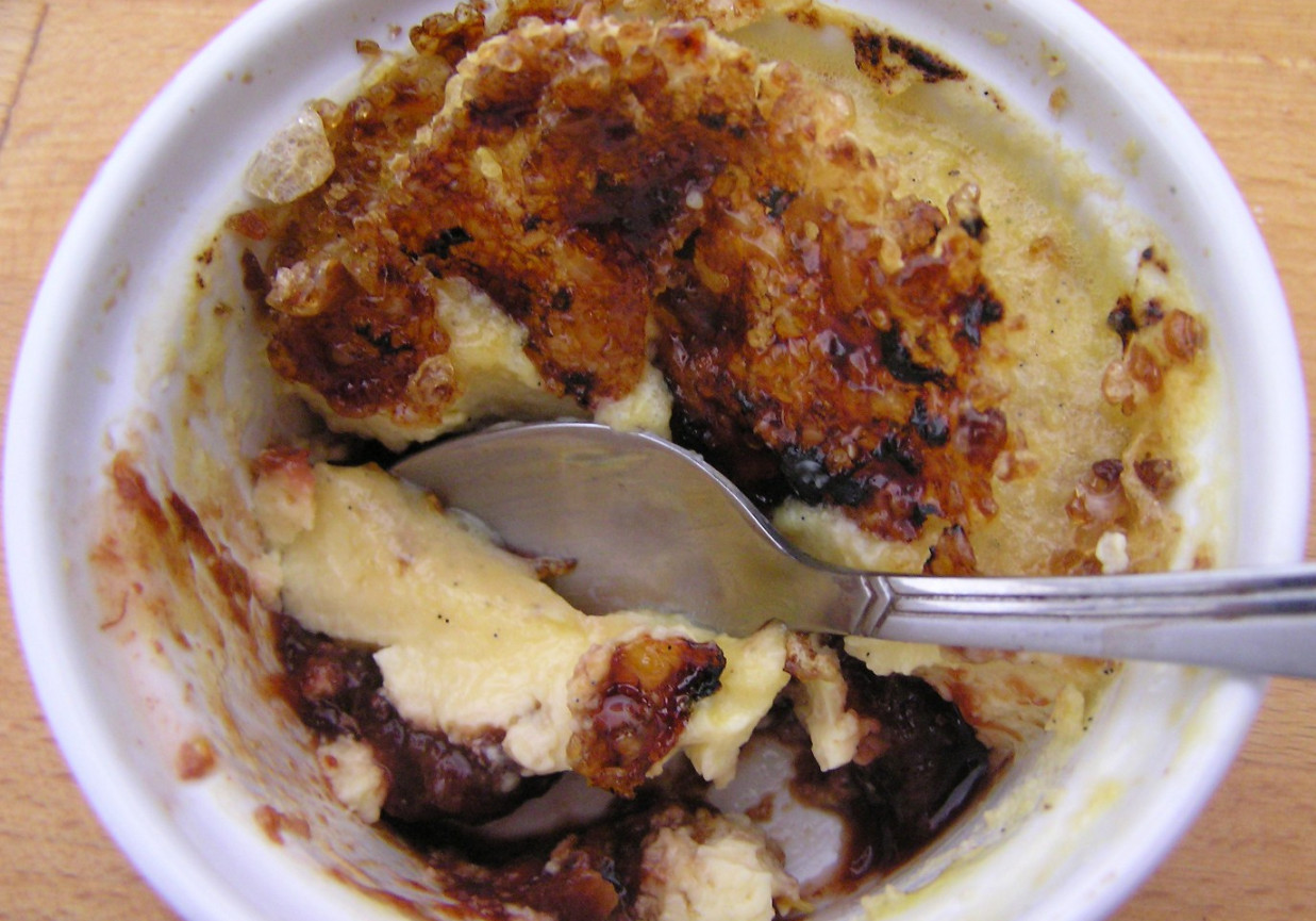 Crème brûlée ze śliwką foto
