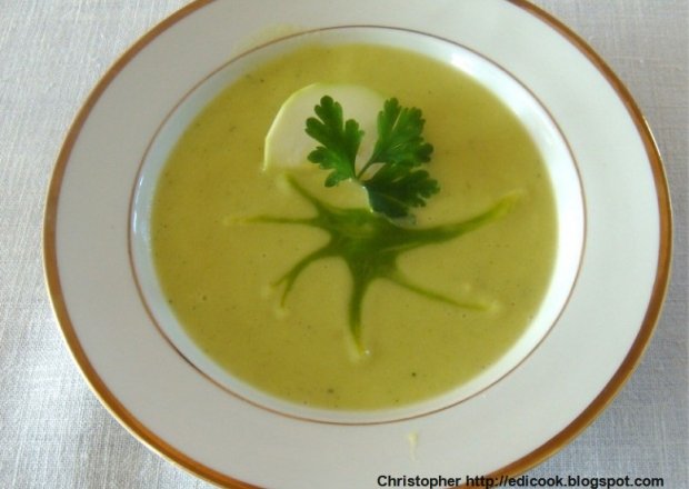 Fotografia przedstawiająca Creme de courgette - zupa krem z cukini