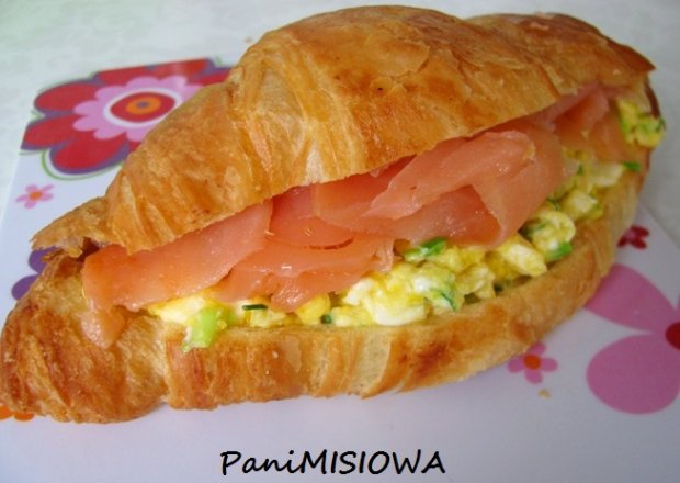 Fotografia przedstawiająca Croissant śniadaniowy