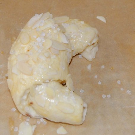 Krok 12 - Croissanty z czekoladą foto