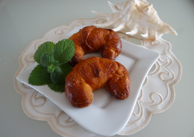 Fotografia przedstawiająca Croissanty z nadzieniem waniliowym