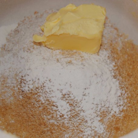 Krok 4 - Crumble z gruszką foto