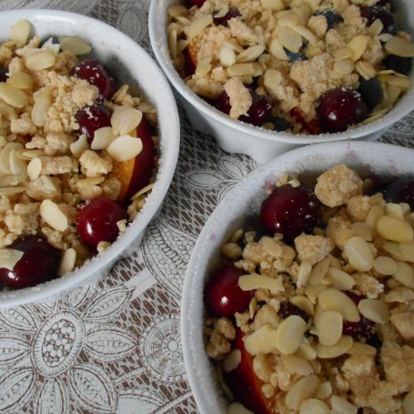 Krok 4 - Crumble z owocami i płatkami migdałowymi foto
