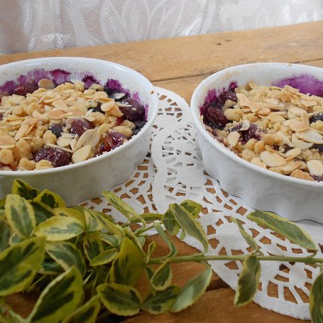 Krok 5 - Crumble z owocami i płatkami migdałowymi foto