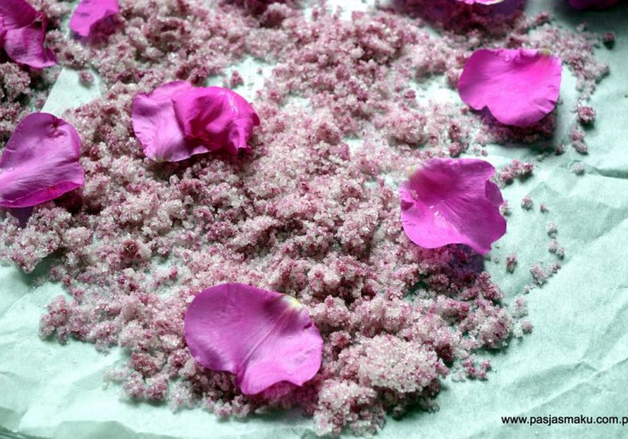 Cukier różany (z płatków róż) / Rose petals sugar foto