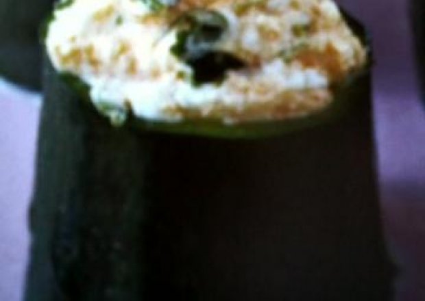 Fotografia przedstawiająca cukinia faszerowana kozim serem