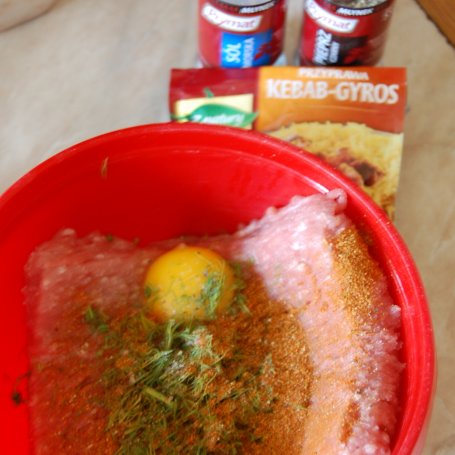 Krok 1 - Cukinia faszerowana mięsem pod kołderką z goudy foto