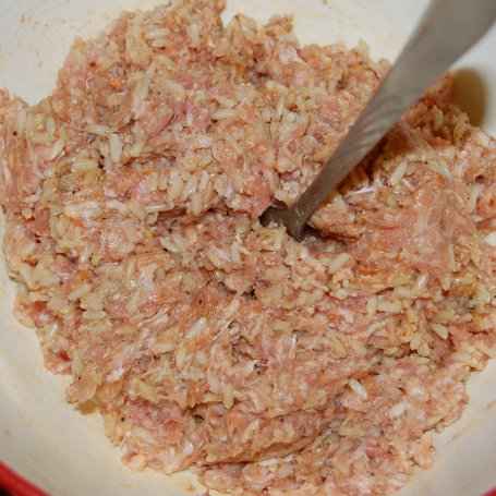 Krok 2 - Cukinia faszerowana ryżem brązowym i mięsem mielonym foto