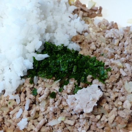 Krok 1 - Cukinia faszerowana ryżem i mięsem mielonym z sosem tzatziki foto
