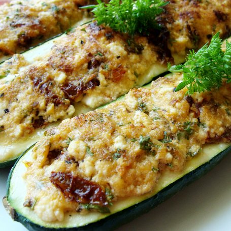 Krok 3 - CUKINIA FASZEROWANA SEREM RICOTTA I SUSZONYMI POMIDORAMI foto